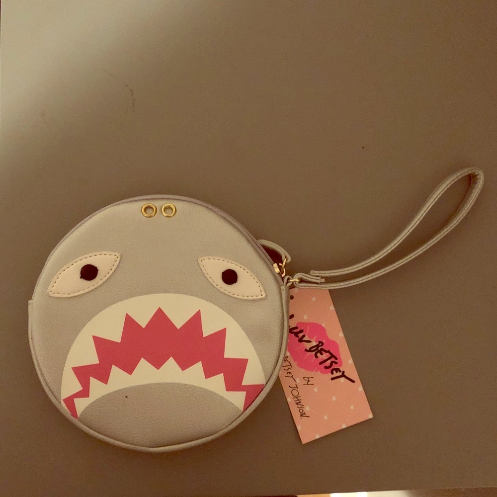 Betsey Johnson ‘Luv Betsey’ Shark Wristlet! 🦈🦈🦈